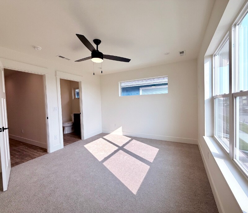 Building Photo - 604 Holstein Way