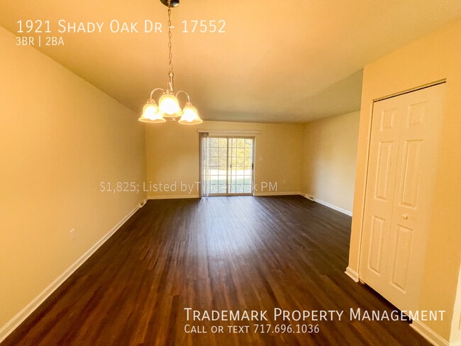 Building Photo - Spacious Row Townhome