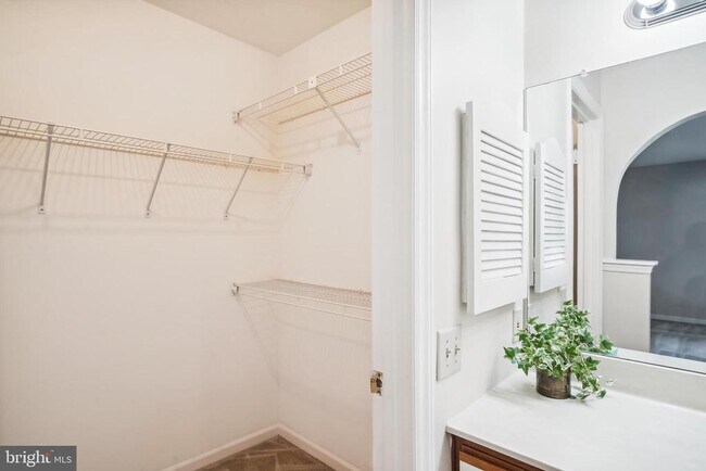 Building Photo - 5821 Inman Park Cir