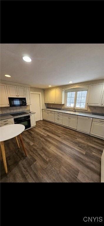 Building Photo - 245 Pratt St