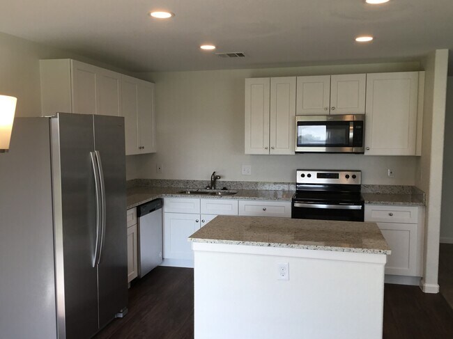 Building Photo - 112 Retama