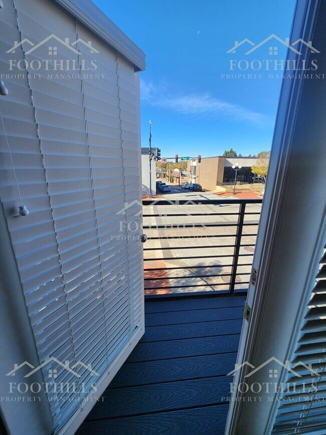 Building Photo - 214-216 N Main St