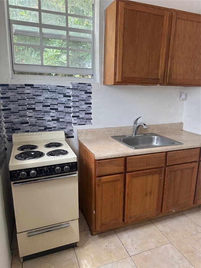 Building Photo - 401 NE 174th St