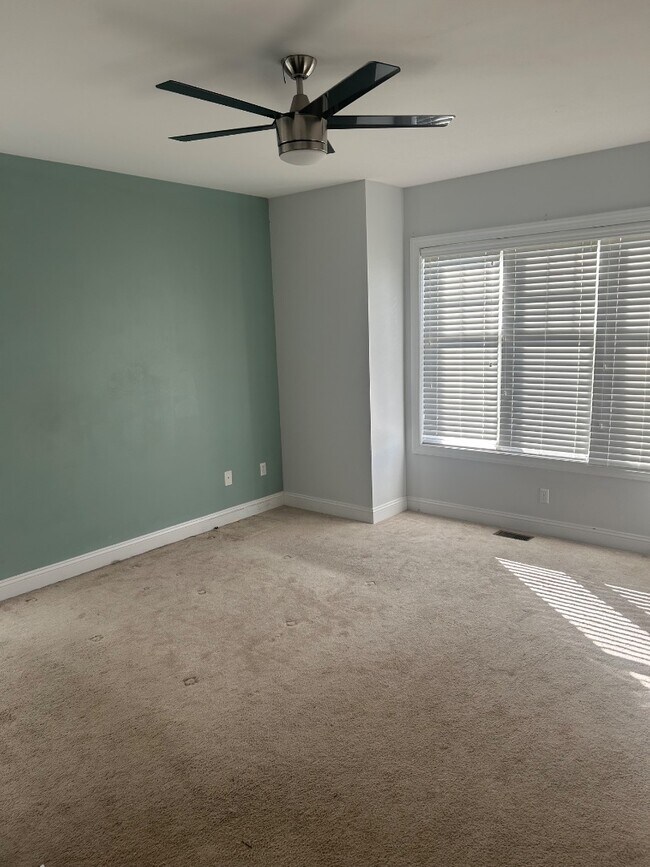 Building Photo - 1115 Helmsdale Dr