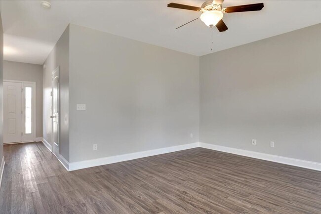 Building Photo - MOVE IN READY BY AUG - 1 -2026