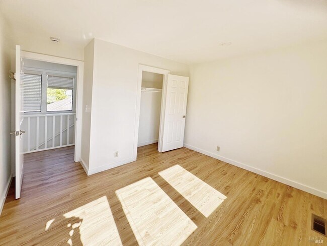 Building Photo - 172 Great Cir Dr