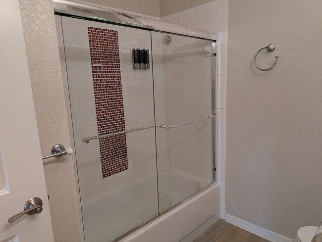 Building Photo - 5140 Northridge Rd