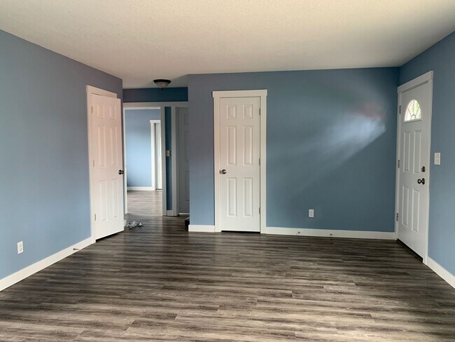 Building Photo - 5825-5825 SE 88th Ave