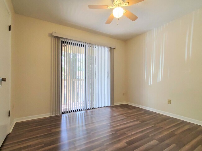 Building Photo - 2 bedroom, 1,5 bathroom townhouse in Mill Run