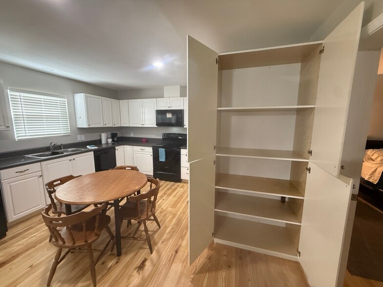 Building Photo - 80 Redwood Ln