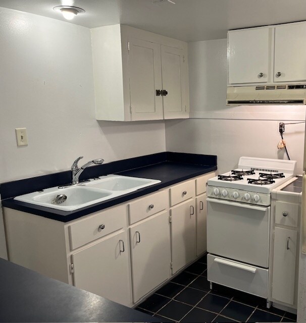Kitchen - 809 Burdette St