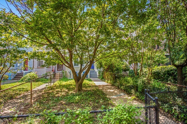 Building Photo - Charming Capitol Hill House| Don't miss the 3D-TOUR!