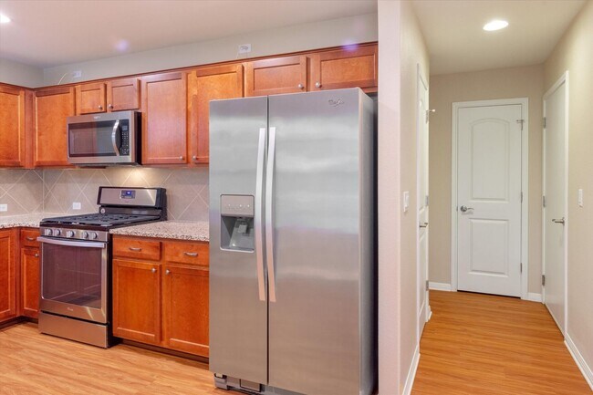 Building Photo - 510 Holiday Creek Ln