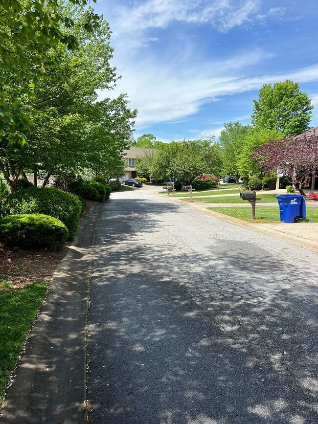 Building Photo - Arden 2 Bedroom Townhome:  Quiet and Spacious