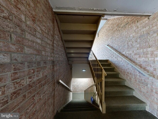 Building Photo - 2622 Fort Farnsworth Rd