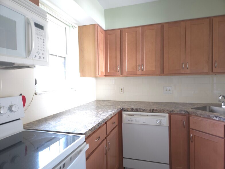 Kitchen - 4534 Ohio St