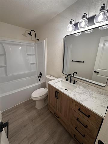 Building Photo - 4824 Wellesley Ave