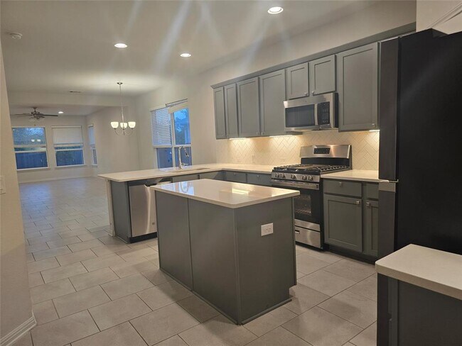 Building Photo - 520 Falkland Trace