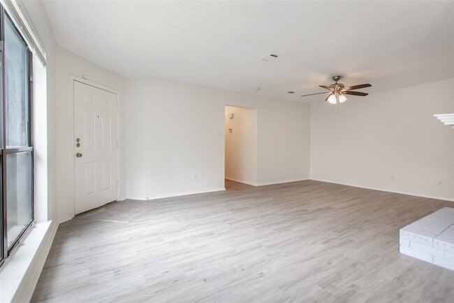 Building Photo - 1242 Misty Ln