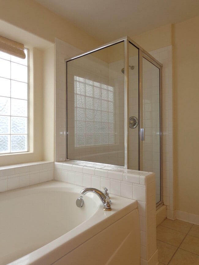 Building Photo - HUNNINGDON COMMONS