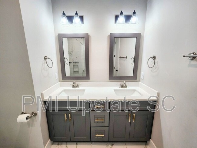 Building Photo - 6 Dean St