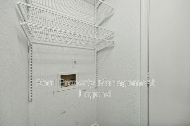 Building Photo - 2701 Harmon Dr