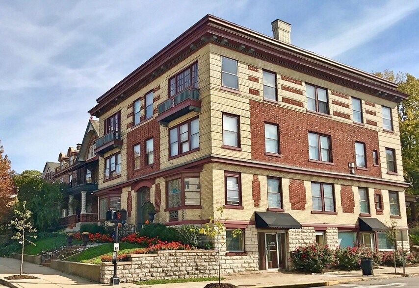 Building Photo - 300 E 3rd St