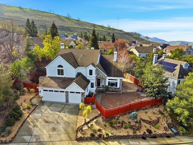 Building Photo - Luxury, comfort, and breathtaking surroundings in Stunning Clayton home!