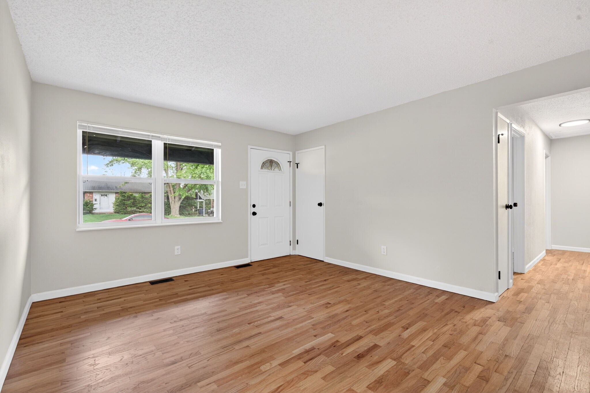 Livingroom - 2246 Bensonhurst Dr
