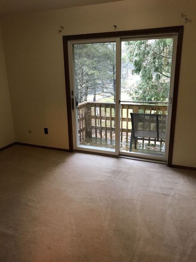 Building Photo - Nice State College townhouse available early August!