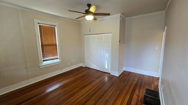 Building Photo - PET FRIENDLY 3 BEDROOM, 2 BATHROOM, DOWNTOWN LOCATION!