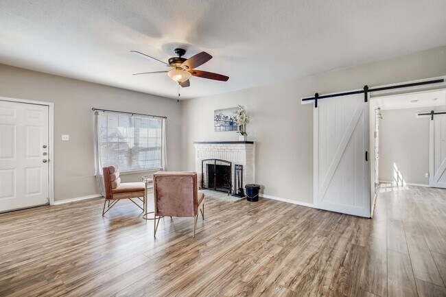 Building Photo - Location, Location, Location! Updated one story home with charm and modern conveniences