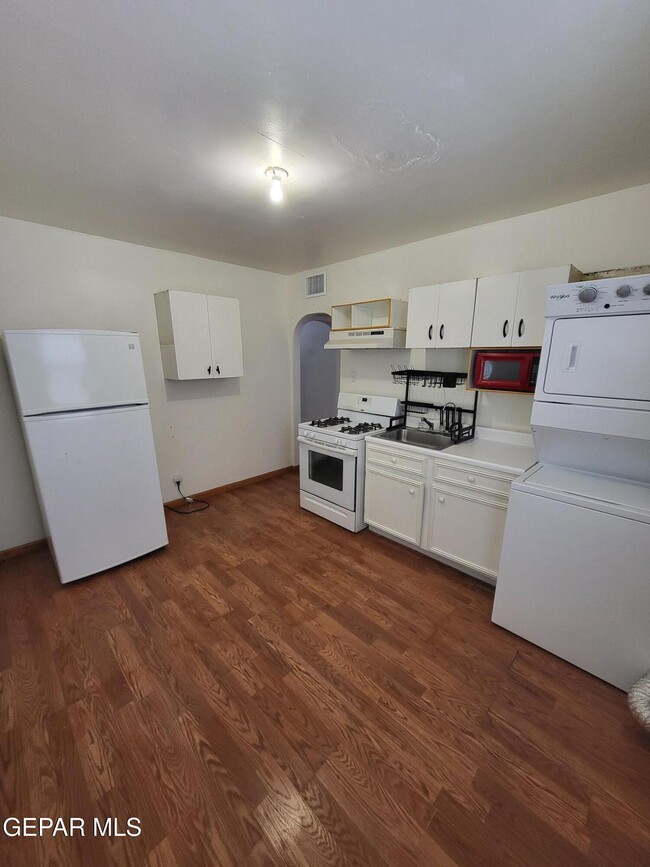 Building Photo - 3134 Van Buren Ave