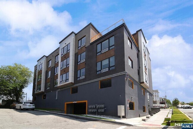 Building Photo - 401 E Central Blvd