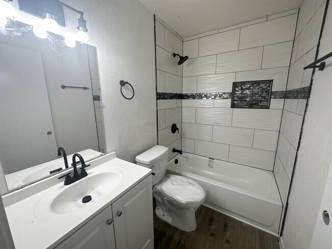 Building Photo - 404 Justice Dr