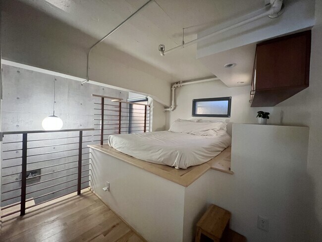 Building Photo - 163 W 200 S