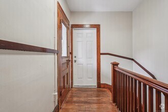 Building Photo - 154 Easton Ave