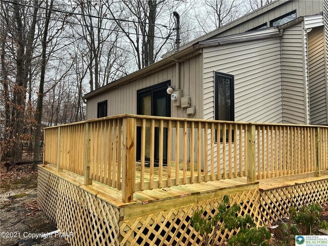 Building Photo - 3322 Woodland Dr