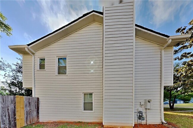 Building Photo - 1800 Baynard Ct NW