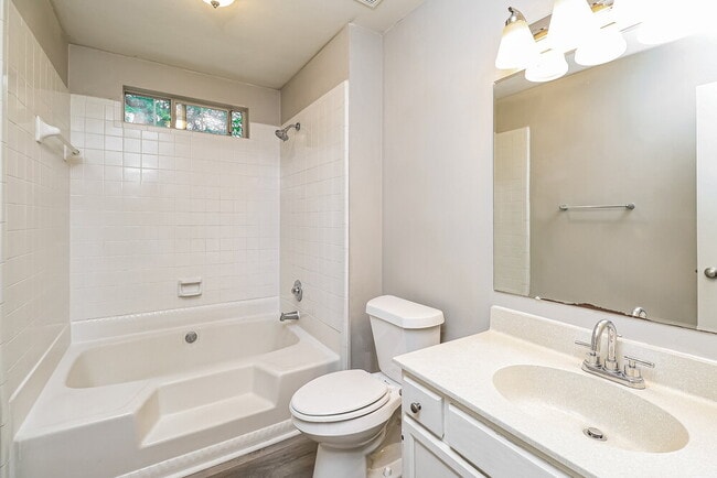 Building Photo - 9000 Oren Thompson Rd