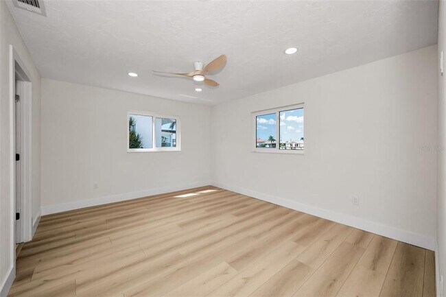 Building Photo - 790 116th Ave
