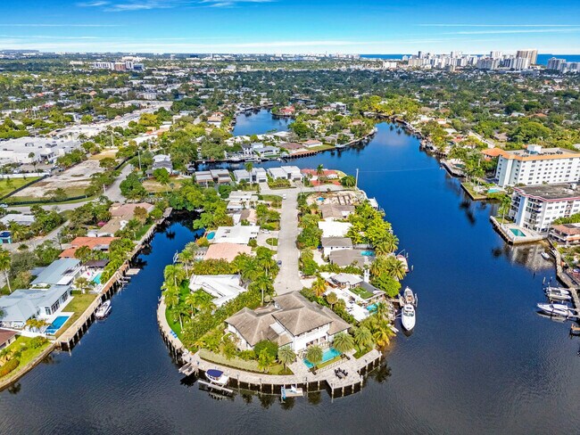 Building Photo - 1725 NE 23rd Ave