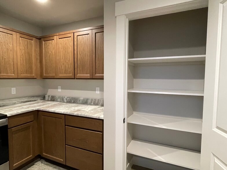 Building Photo - 412 W 1st St