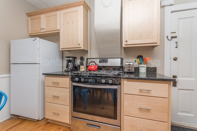 Building Photo - 713 26th Ave S