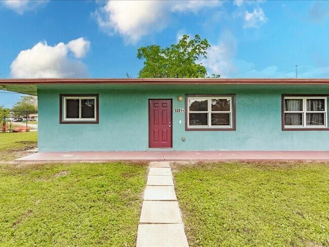 Building Photo - 5201 NW 17th Ct