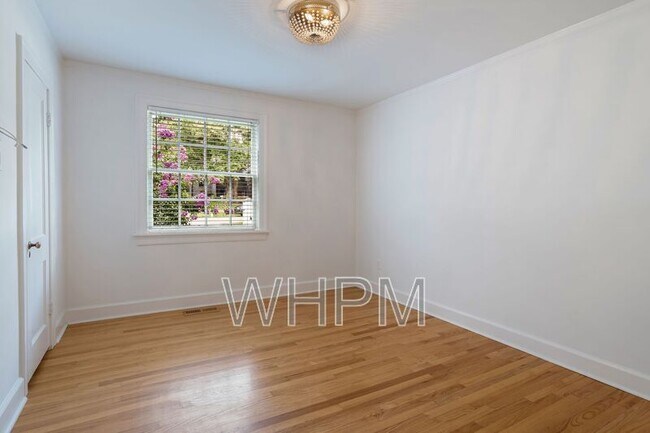 Building Photo - 541 Skyview Dr