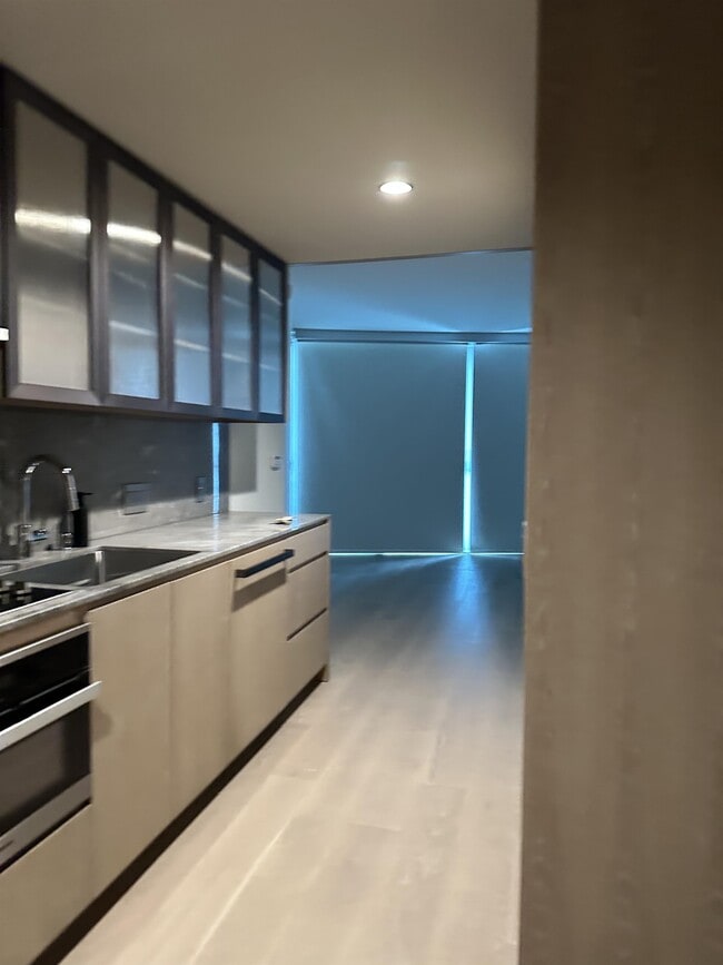Building Photo - 1000 Auahi St