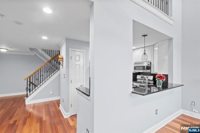 Building Photo - 169 Price 169