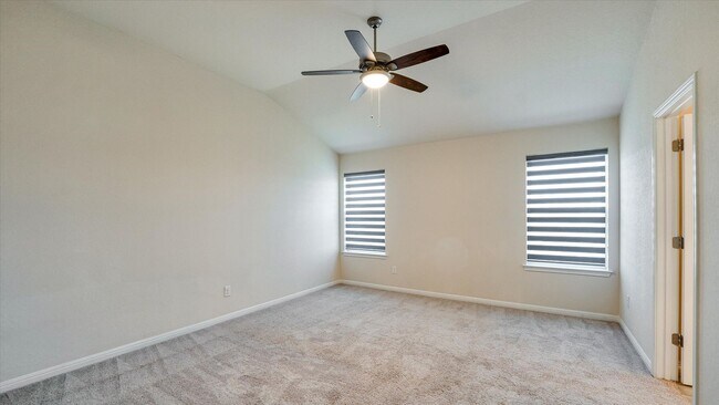 Building Photo - Redland Rd/281 Sienna Subdivision