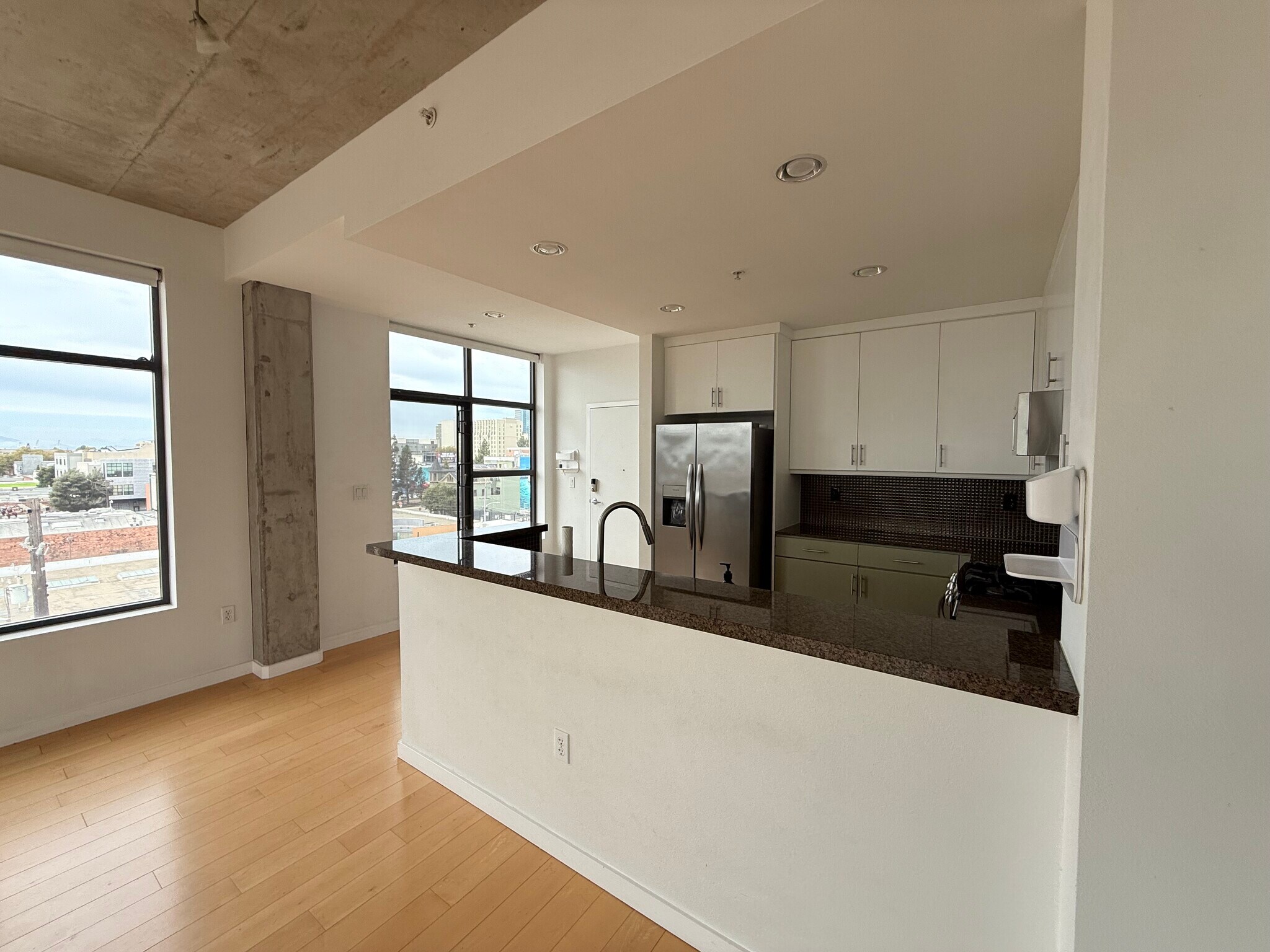 Bar & Kitchen - 288 3rd St